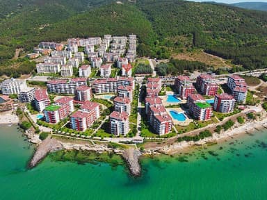 Студия в Форт Нокс Резорт Краун F3 с мебелью и техникой за 65,000 евро