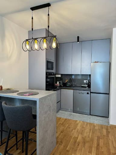 Современная квартира с 1 спальней в Бечичи - 650 EUR в год