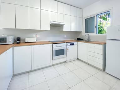 Шикарная вилла с 3 спальнями в Пафосе за 1,900 EUR в месяц