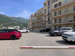 Аренда коммерческих помещений в Бечичи в комплексе Бельвидер по цене 8 евро за кв.м.