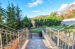 Современный семейный дом с панорамными видами в Тивате за 450000 EUR