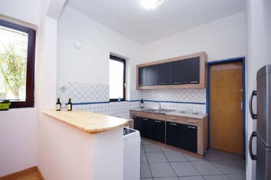 Аренда дома в Будве с 6 квартирами за 24,000 EUR в год