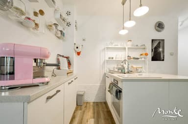 Продается светлая квартира с 2 спальнями в Будве за 195,000 EUR