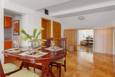 Продается квартира с 2 спальнями и видом на море в Тивате за 265,000 EUR