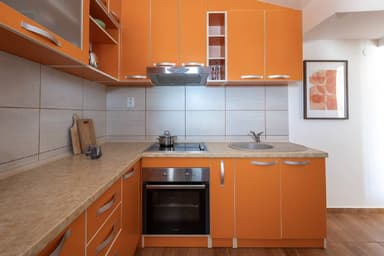 Продается квартира с 2 спальнями и видом на море в Тивате за 265,000 EUR