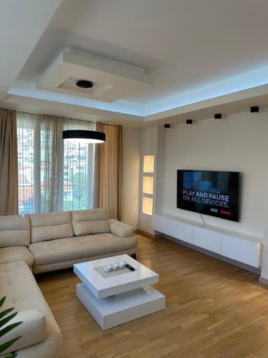 Аренда просторной трехкомнатной квартиры в Будве за 2200 EUR