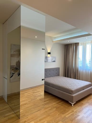 Аренда просторной трехкомнатной квартиры в Будве за 2200 EUR