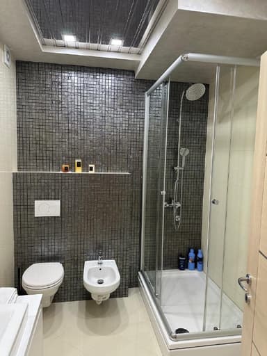 Аренда просторной трехкомнатной квартиры в Будве за 2200 EUR
