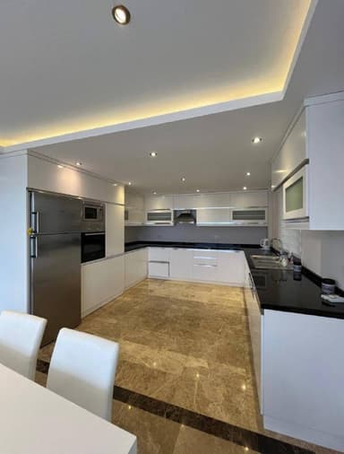 Вилла в Каргиджак, 495.000 EUR, 5.360 кв.м с бассейном и садом