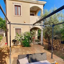 Красивая вилла в Режевичи с видом на море за 320.000 EUR