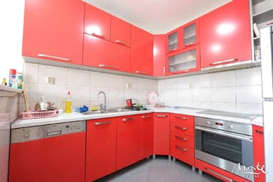 Двухэтажный дом с 5 спальнями в Херцег-Нови, всего за 370,000 EUR