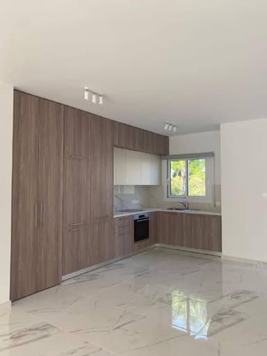 Квартира с 2 спальнями в Турзоне Мутаяки, Дель Мар - 1800 EUR