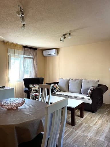 Аренда квартиры в Тиват: 750 EUR, первая линия у моря