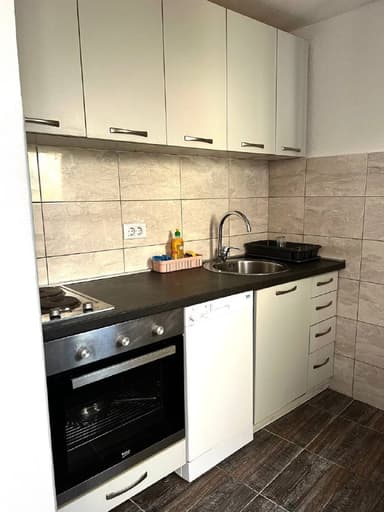 Аренда квартиры в Тиват: 750 EUR, первая линия у моря