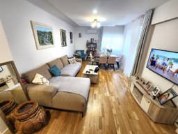 Продажа 3-комнатной квартиры в Тивате за 220,000 EUR с видом на Porto Montenegro