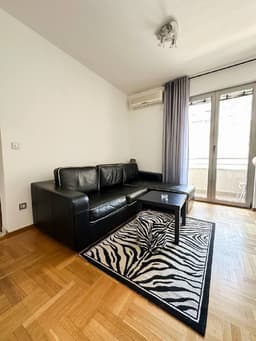 Сдам квартиру в Будве с 1 спальней - 550 EUR в месяц, хороший район