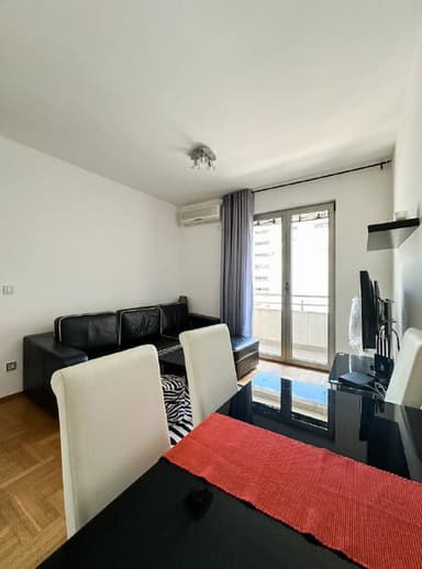 Сдам квартиру в Будве с 1 спальней - 550 EUR в месяц, хороший район