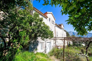 Уникальный старинный каменный дом в Боке, цена 420,000 EUR