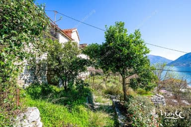Уникальный старинный каменный дом в Боке, цена 420,000 EUR
