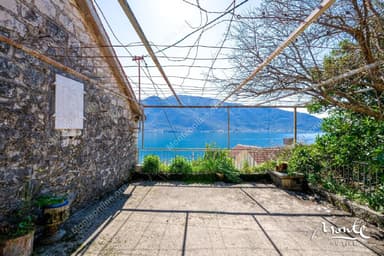 Уникальный старинный каменный дом в Боке, цена 420,000 EUR