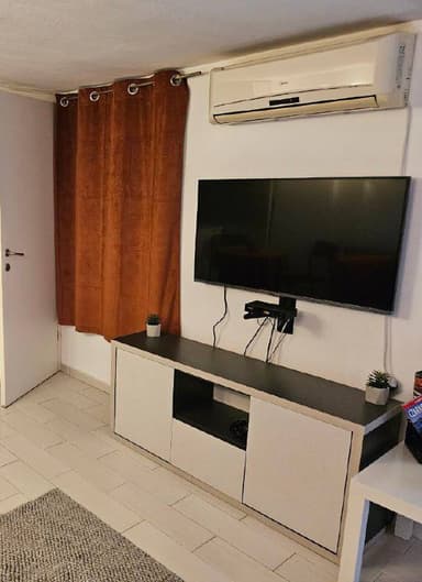 Сдается уютная студия в Подгорице за 300 EUR с паркингом и всем необходимым