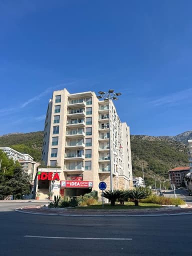 Квартира с 1 спальней в Бечичи за 800 евро в месяц с видом на море