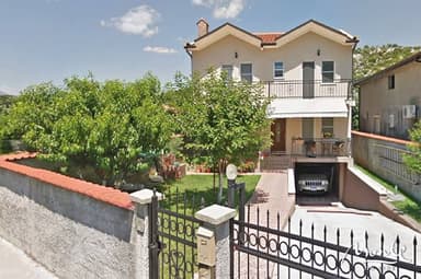 Просторный дом с гаражом и террасами в Подгорице за 330 000 EUR