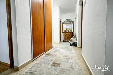 Просторный дом с гаражом и террасами в Подгорице за 330 000 EUR
