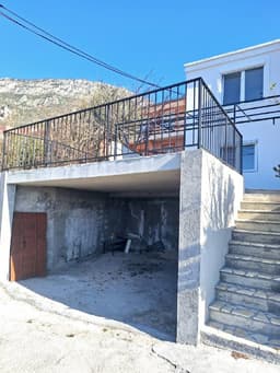 Продается дом в Шушань за 240000 EUR - комфортное жилье для большой семьи