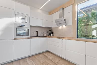 Современный коттедж в Тивате с панорамным видом за 425 000 EUR