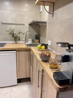 Квартира в Барселоне с балконом и террасой за 1250 EUR/мес