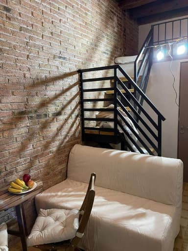 Квартира в Барселоне с балконом и террасой за 1250 EUR/мес