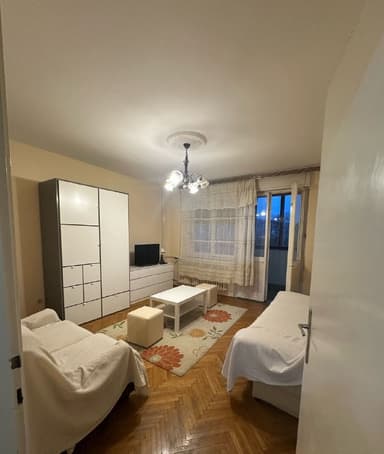 Аренда трехкомнатной квартиры в Звездаре за 450 EUR