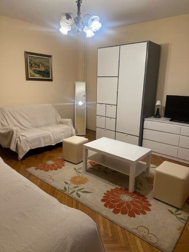 Аренда трехкомнатной квартиры в Звездаре за 450 EUR