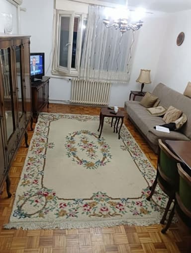 Сдается светлая квартира в Земуне за 400 евро с оборудованной кухней