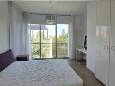 Аренда виллы в Лимассоле у моря - 5500 EUR в месяц, 2 спальни и бассейн