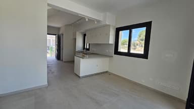 Аренда таунхауса с 2 спальнями в Пареклисии, Пафос - 2000 EUR в месяц