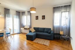 Годовая аренда апартаментов с 2 спальнями в Бечичи за 800 EUR в месяц