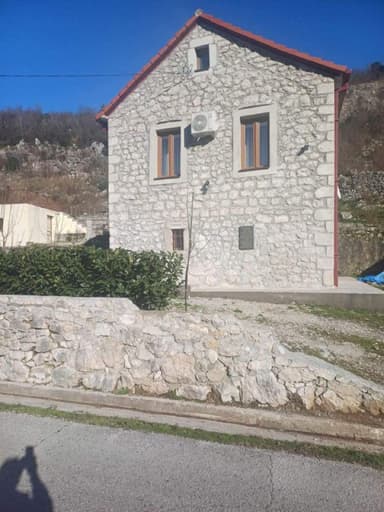 Продается старинный каменный дом в Даниловграде за 119000 евро