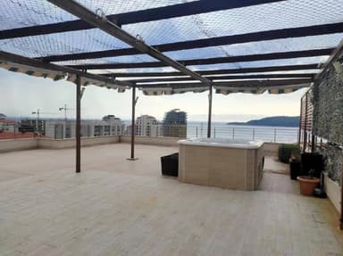 Видовая квартира в Бечичи с террасой на крыше за 450,000 EUR