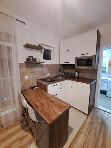 Сдаётся студия в Будве с большой террасой за 550€ в пиковые месяцы