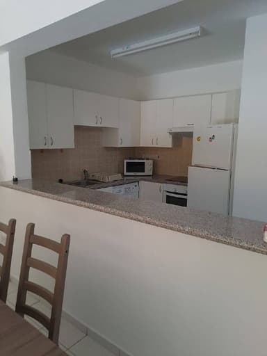 Аренда 3-спальной квартиры в Анарите, Пафос за 1,000 EUR - Просторная и меблированная!