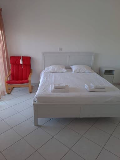Аренда 3-спальной квартиры в Анарите, Пафос за 1,000 EUR - Просторная и меблированная!