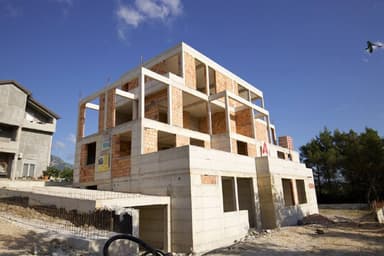 Продажа двухспальной квартиры в Тивате с панорамным видом за 275000 €