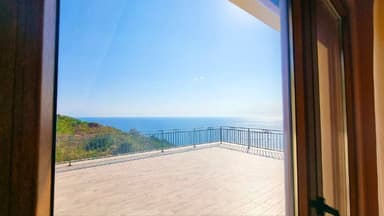 Продается вилла в Крымовице с чудесным видом на море за 370000